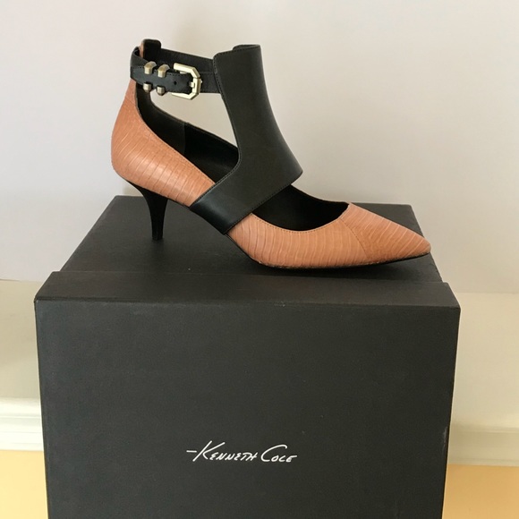 Kenneth Cole Shoes - Kenneth Cole women’s Ankle Strap Pumps Sz 8.5